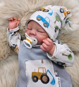 Preview: Handmade Latzhose, Pulli & Mütze gr.56